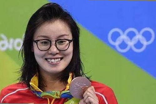 揭秘娱乐圈吃瓜真相：那些幕后风云与传奇女性