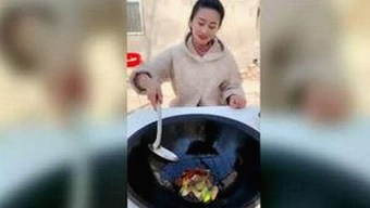 刘亦菲微博风波引热议，娱乐圈幕后故事曝光引发多方讨论