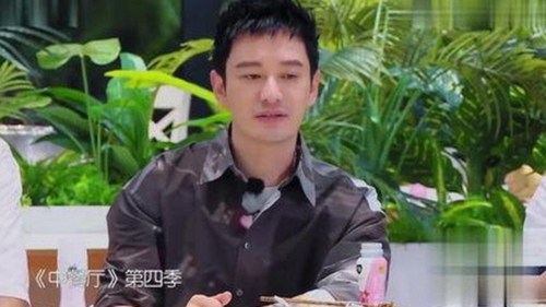 明星情侣互动新动态：幕后故事揭秘与甜蜜瞬间解读